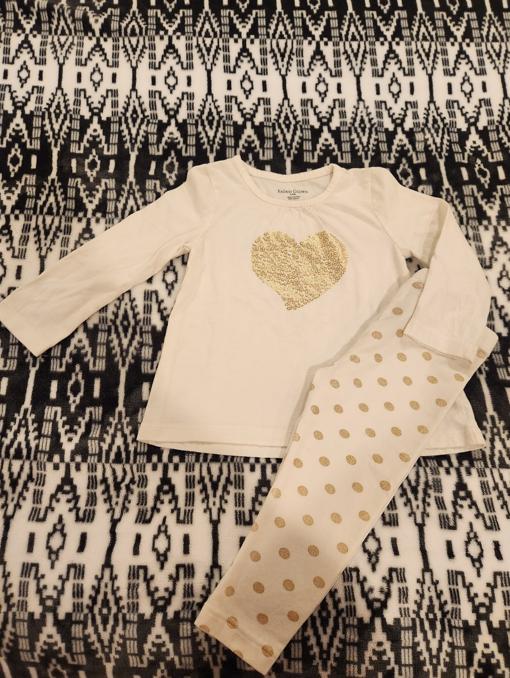 Faded Glory Cream Top and Legging Set with Gold Heart and Dots